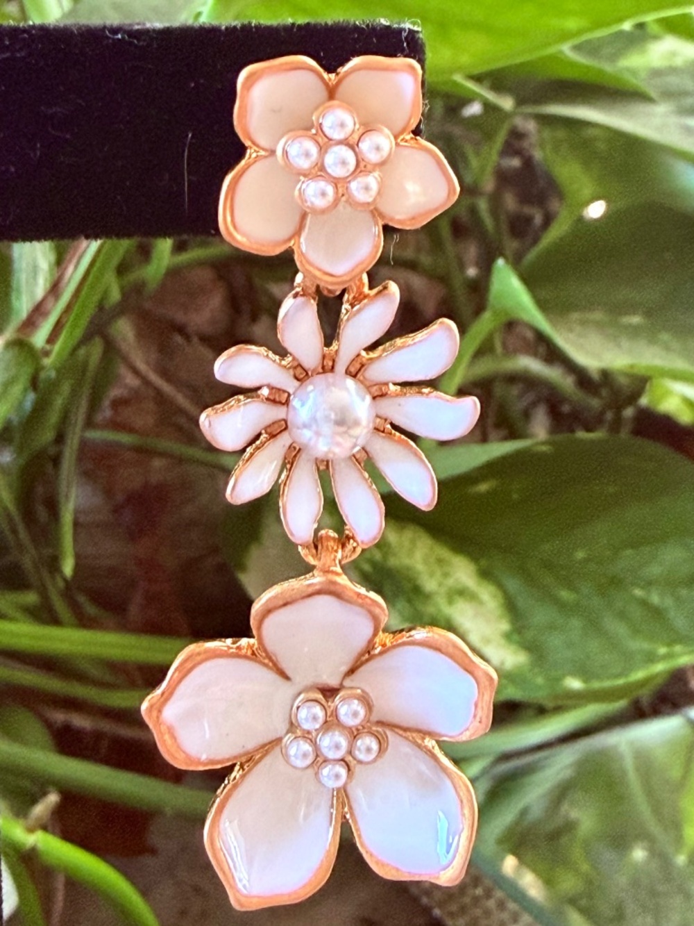 Oscar de la Renta Flower Earrings✨White Enamel Gold Floral ✨Triple Flower Dangle - Picture 5 of 17